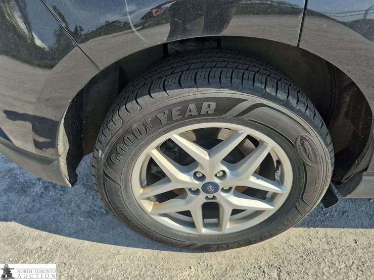 2021-ford-edge-image-22