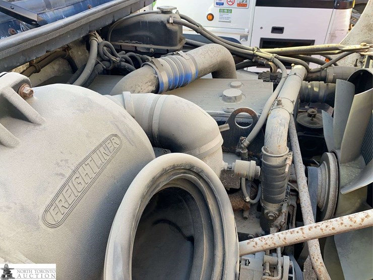 1996-freightliner-fl112-image-21