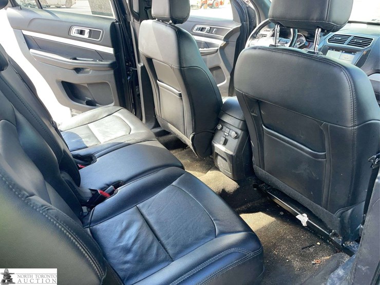 2017-ford-explorer-image-18