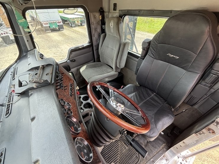 2004-kenworth-t800-image-28