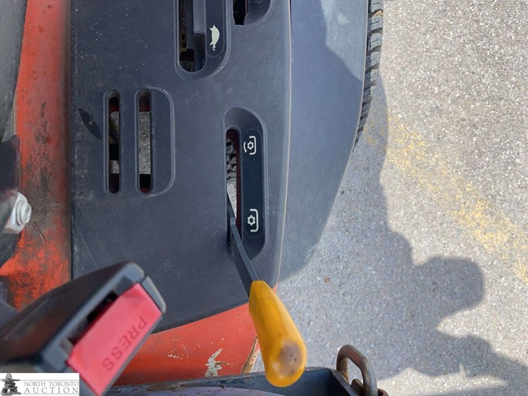 2011-kubota-f3080-image-17