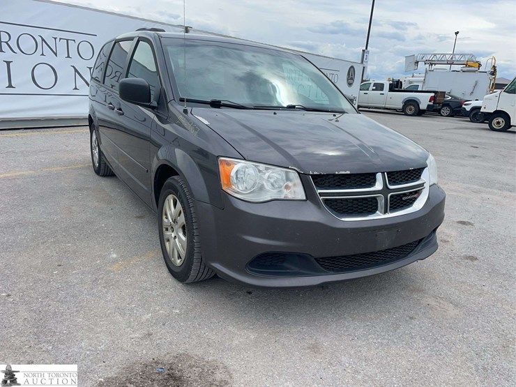 2016-dodge-grand-caravan-sxt-image-3