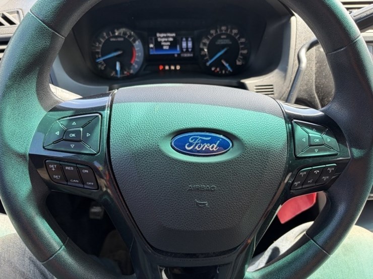 2016-ford-explorer-image-29
