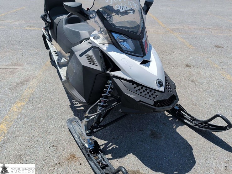 2014-grand-touring-sport-2014-ski-doo-grand-touring-sport-image-11