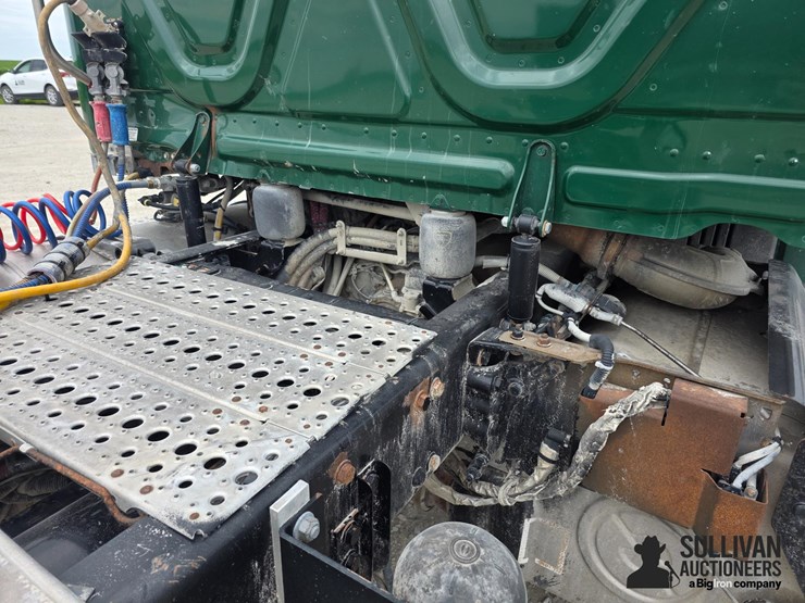2013-freightliner-cascadia-113-image-20