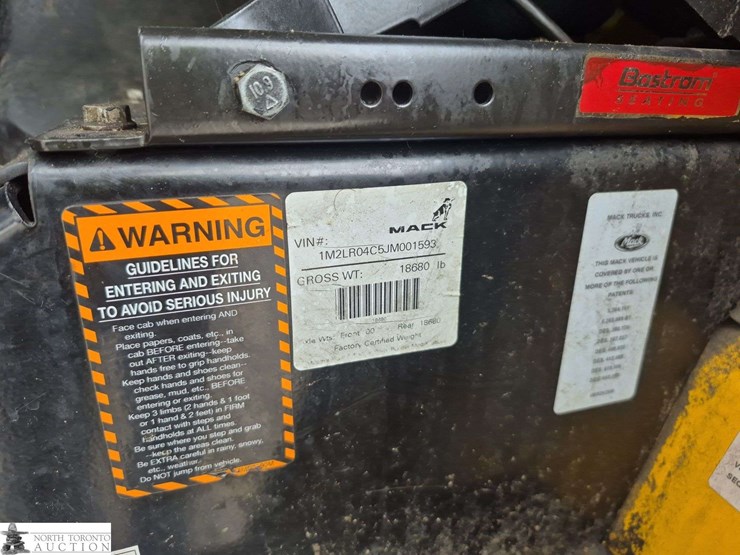 2018-mack-lr633-t/a-refuse-truck-image-13