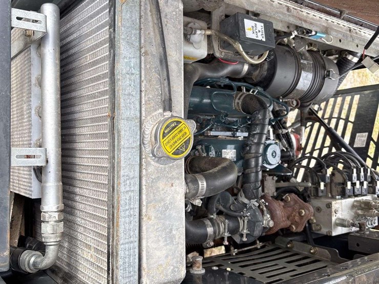 2017-madvac-lr50t-ride-on-litter-vacuum-image-56