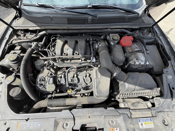 2017-ford-taurus-awd-sedan-image-13