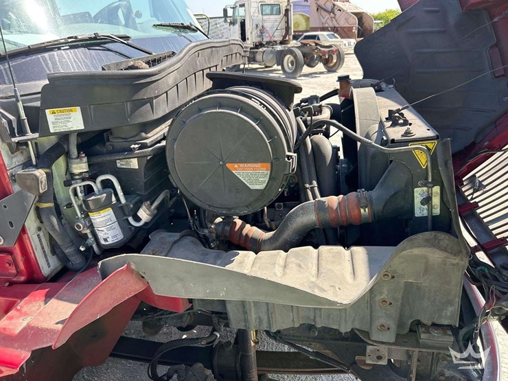 2011-international-durastar-4400-image-7