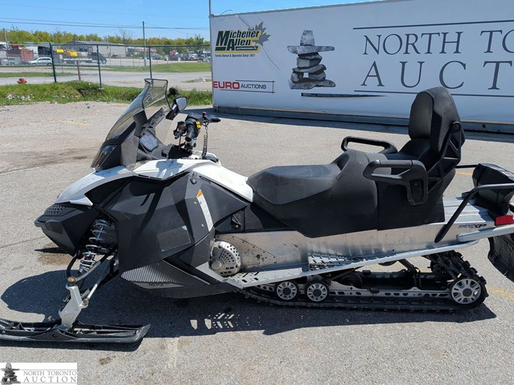 2014-grand-touring-sport-2014-ski-doo-grand-touring-sport-image-2