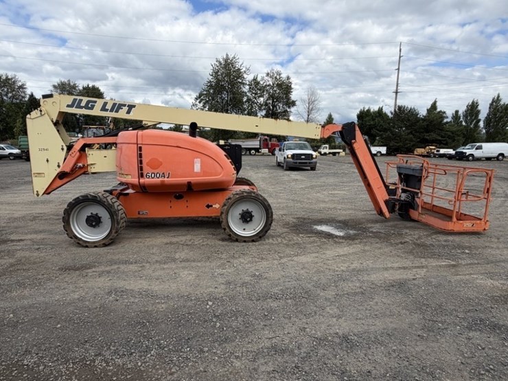 2016-jlg-600aj-image-3