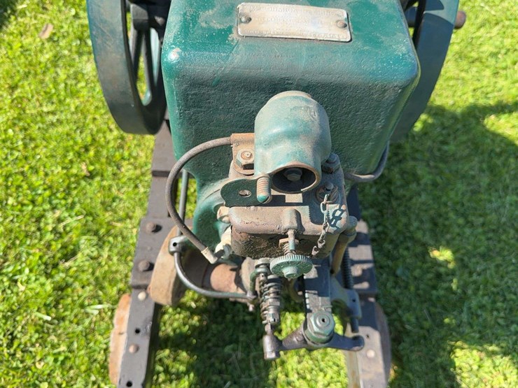 mccormick-deering-1-1/2-hp-engine-image-10