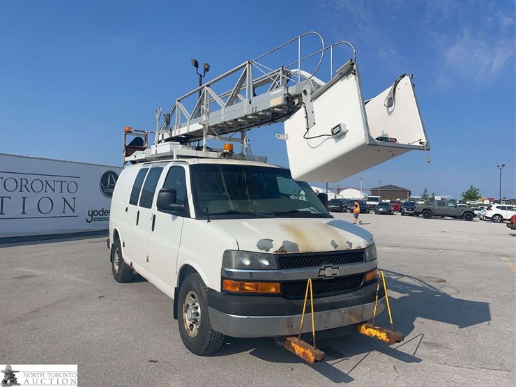 2011-chevrolet-express-s/a-bucket-van-image-3