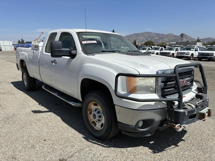2012-gmc-sierra-2500-image-2