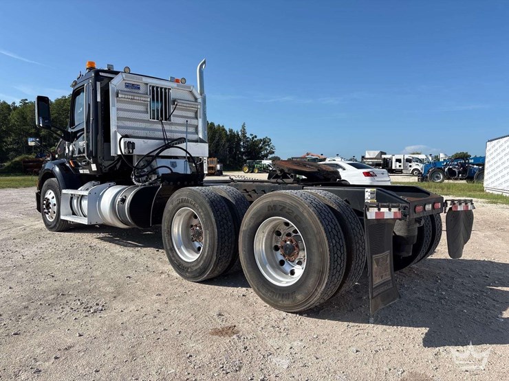 2018-peterbilt-579-image-4