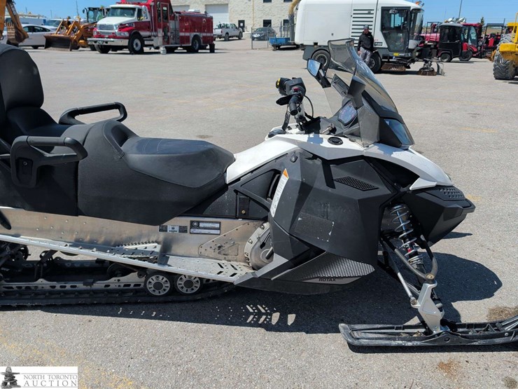2014-grand-touring-sport-2014-ski-doo-grand-touring-sport-image-5