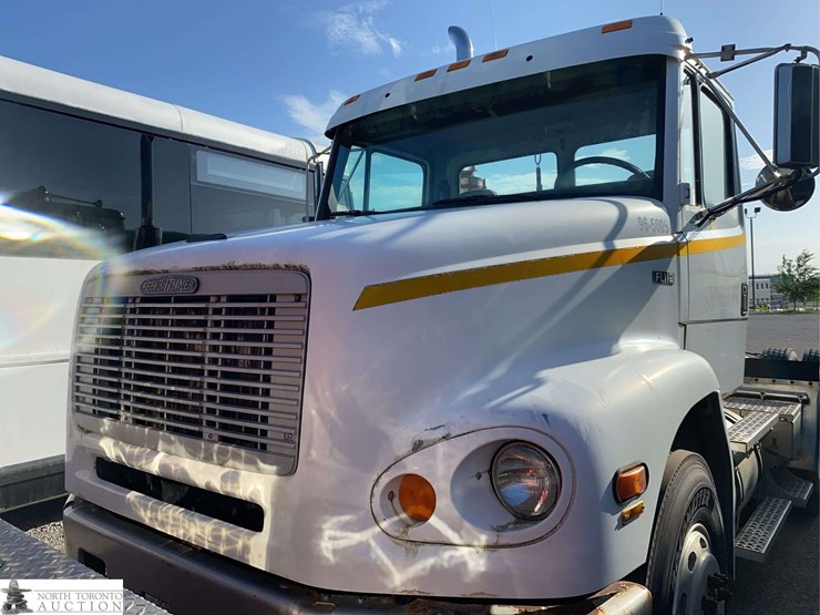 1996-freightliner-fl112-image-2