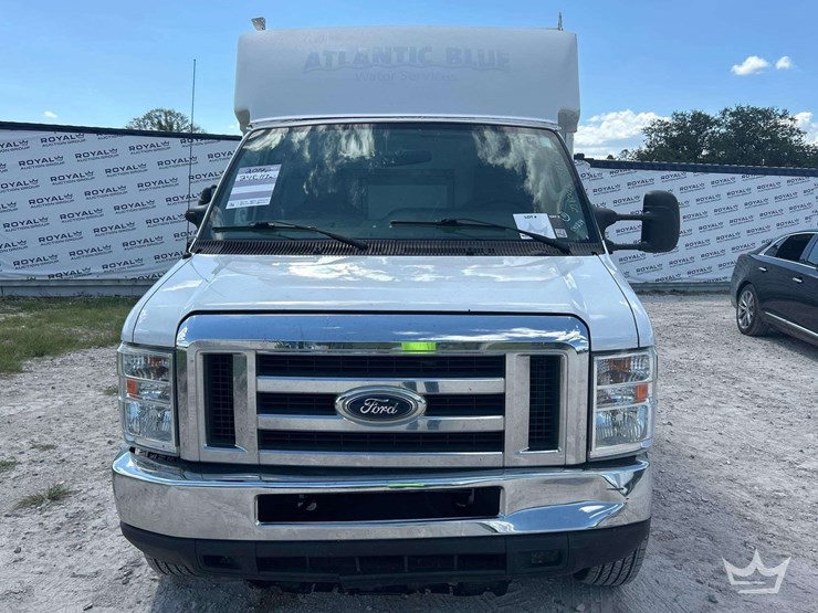 2017-ford-e350-image-26