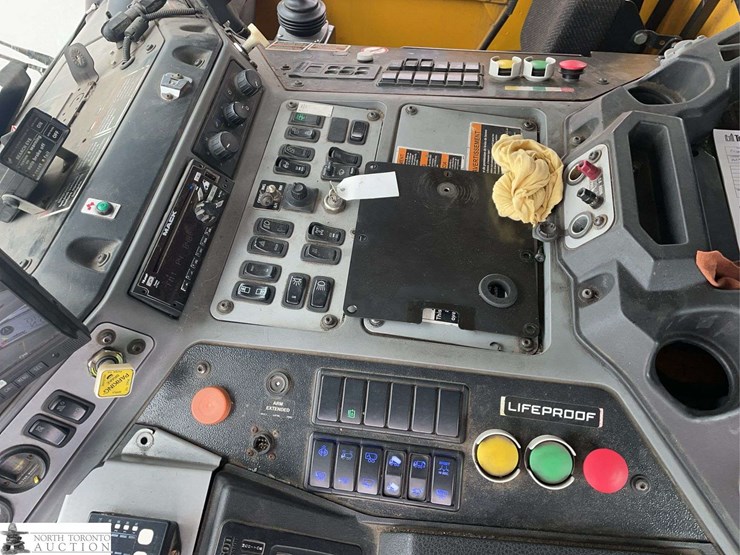 2018-mack-lr633-t/a-refuse-truck-image-13