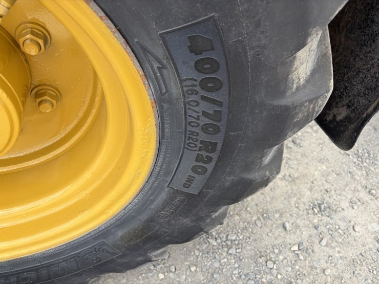 2016-caterpillar-908m-image-19