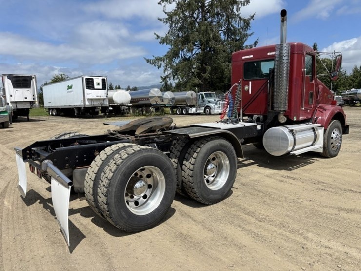 2010-kenworth-t800-image-5