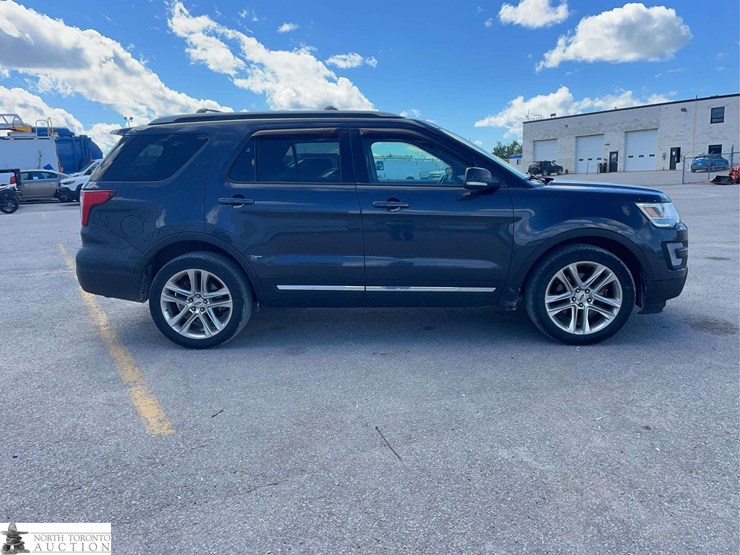 2017-ford-explorer-image-4