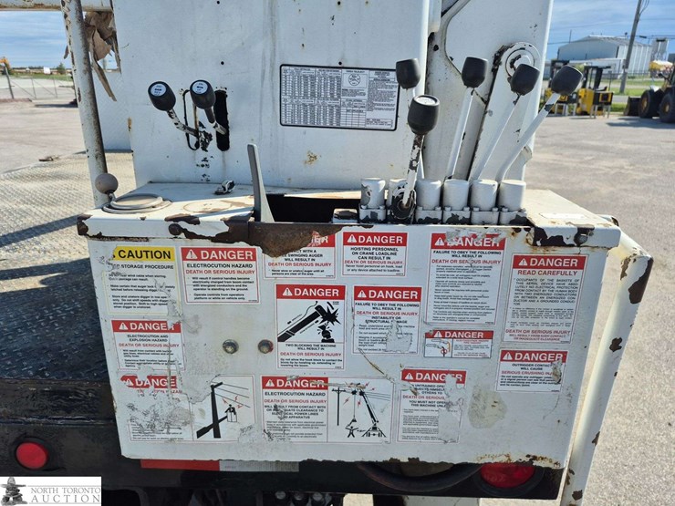 2002-freightliner-fl80-image-26