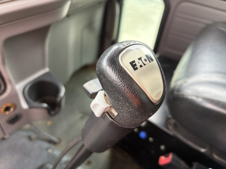 2014-peterbilt-367-image-22