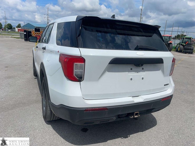 2022-ford-explorer-image-7
