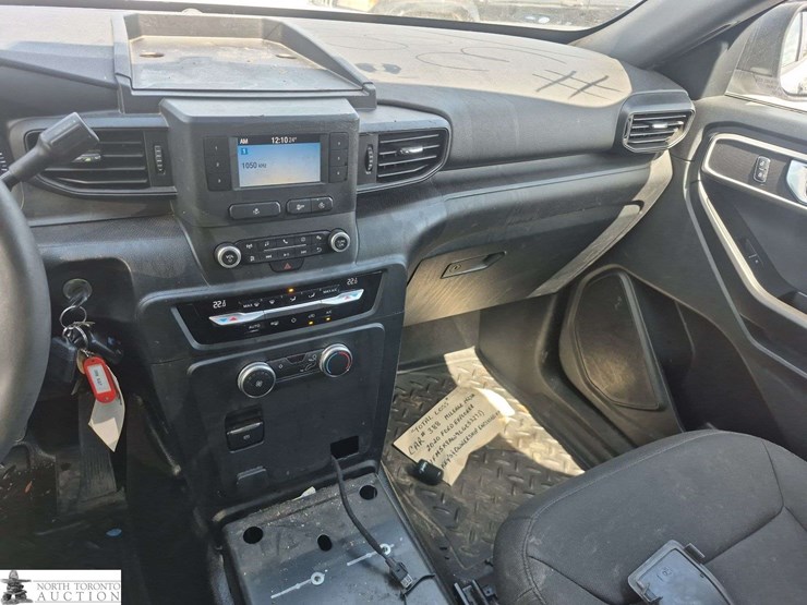 2020-ford-explorer-image-13