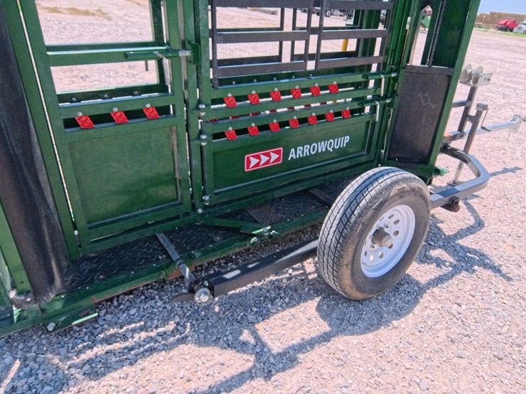 #1073-•-2019-arrow-quip-8600-cattle-chute-image-34