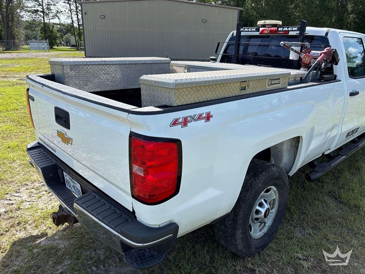 2015-chevrolet-silverado-2500hd-image-8