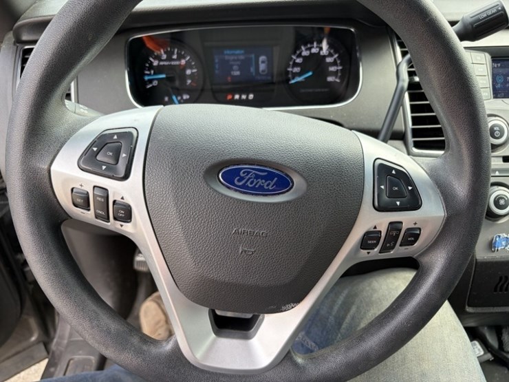 2017-ford-taurus-awd-sedan-image-31