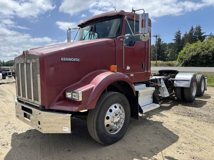 2010-kenworth-t800-image-1
