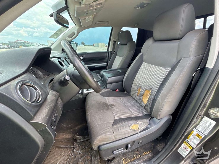 2014-toyota-tundra-image-12