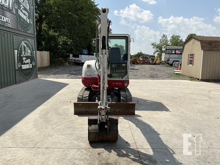 2020-takeuchi-tb240-image-7