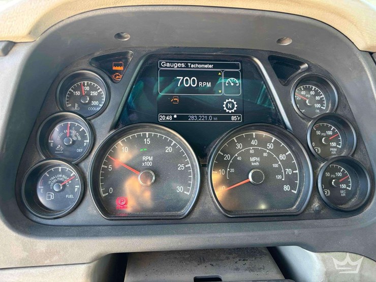 2018-peterbilt-579-image-30
