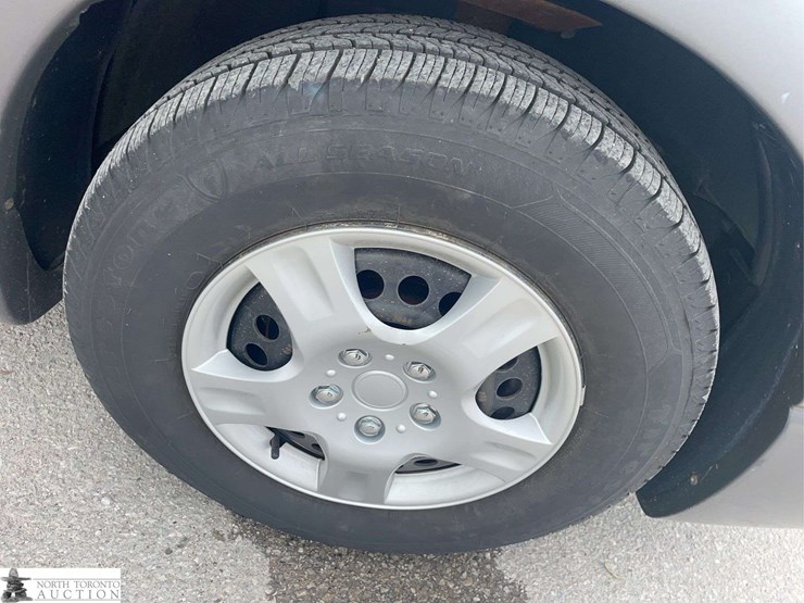 2004-pontiac-montana-image-23