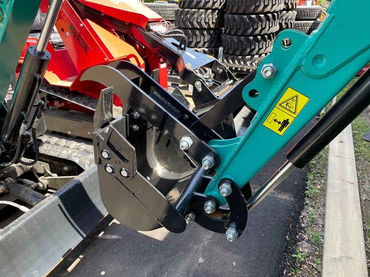 #6074-•-2026-agt-mini-excavator-mh12rx-image-7