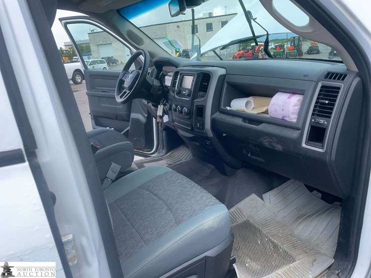 2016-dodge-1500-image-18