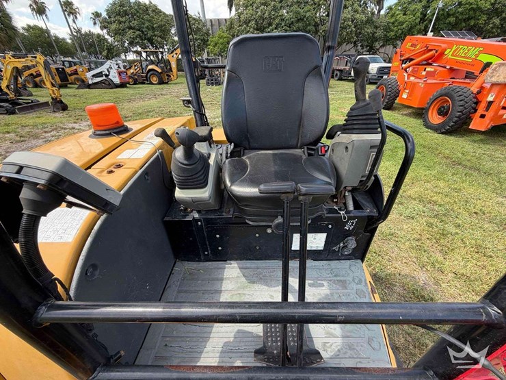2016-caterpillar-305e2-image-28