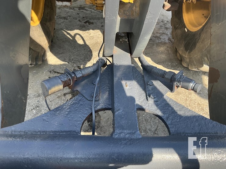 2015-deere-304k-image-10