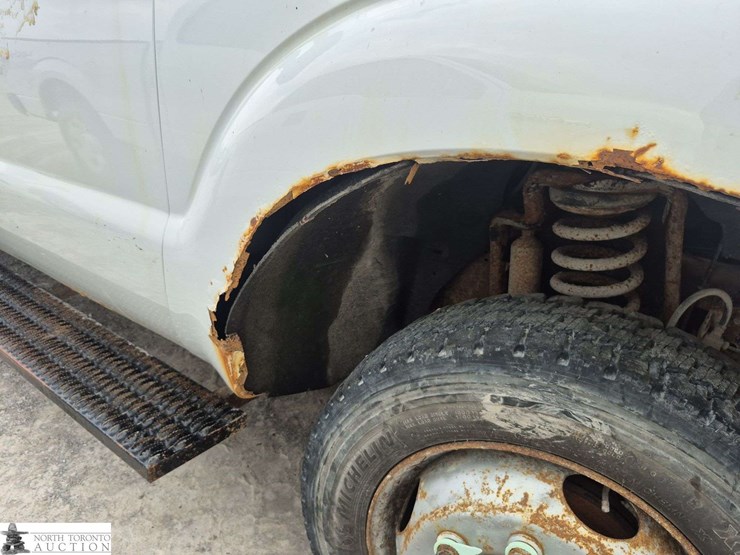 2011-ford-f350-image-32