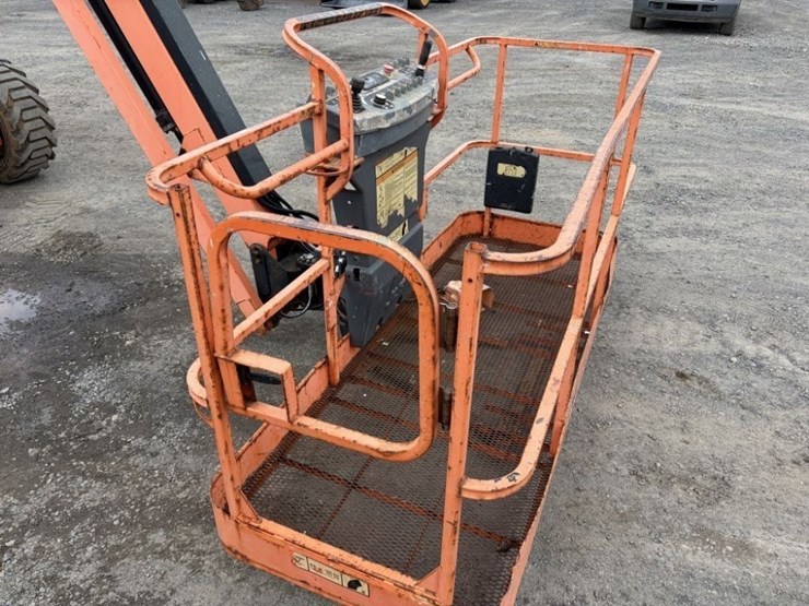 2016-jlg-600aj-image-20