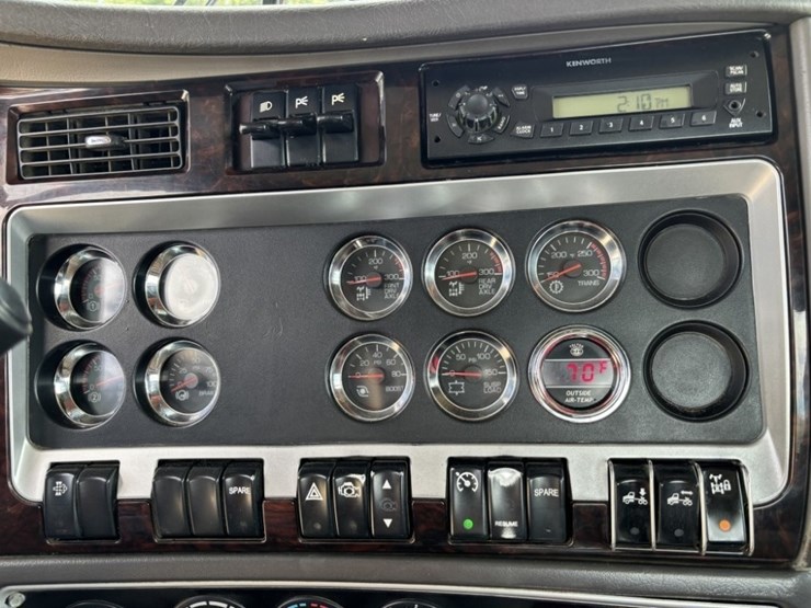 2010-kenworth-t800-image-33