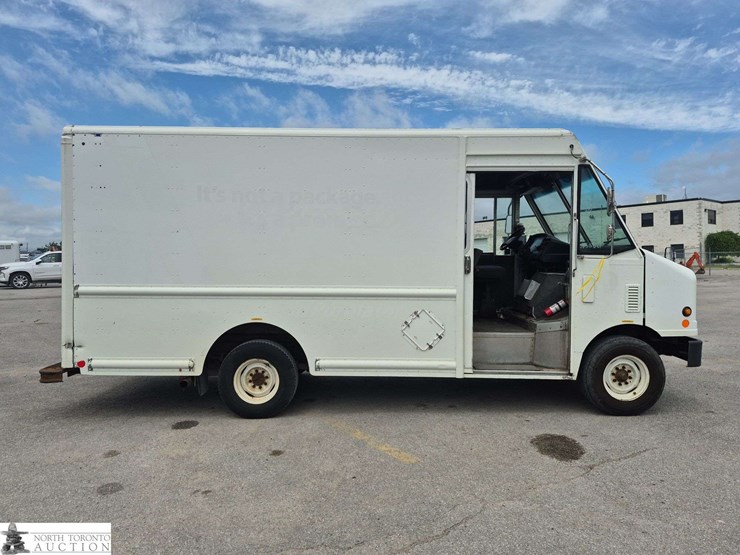 2009-ford-e-series-s/a-step-van-image-4
