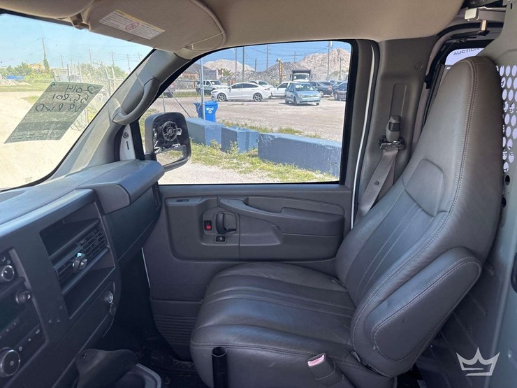2014-chevrolet-express-2500-image-15