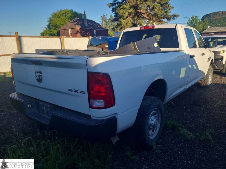 2015-dodge-3500-image-3