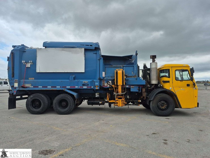 2018-mack-lr633-t/a-refuse-truck-image-4