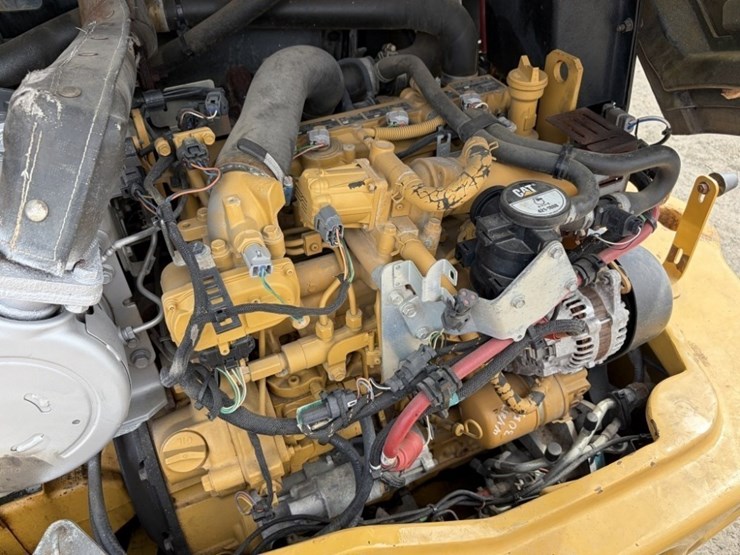 2016-caterpillar-908m-image-13